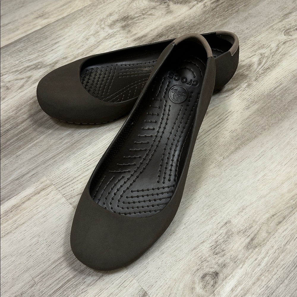 Crocs Kelli Ballet Flats Dark Brown Two-Tone Comfort Shoes | Tan Heel Accent | 9